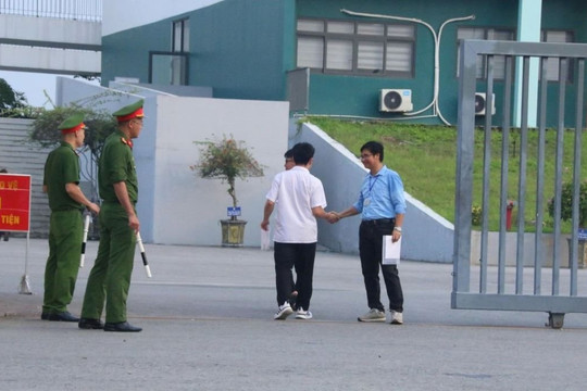 Các thí sinh chuyên Tuyên Quang thi môn cuối kỳ thi lại tốt nghiệp THPT năm 2026