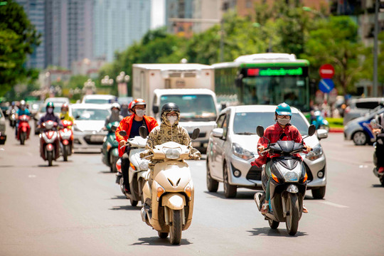 Dự báo thời tiết Hà Nội ngày 17/8/2026: Chiều tối và đêm có mưa rào, ngày nắng nóng