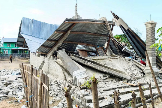 Indonesia chạy đua cứu hộ sau động đất, ít nhất 51 người thiệt mạng