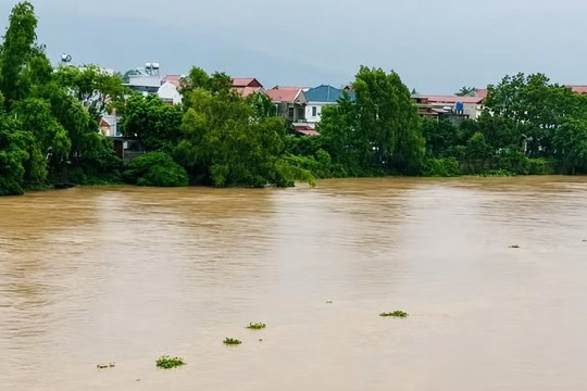Bắc Ninh: Hơn 1.400 hộ dân phải di dời, nhiều sông vượt báo động III