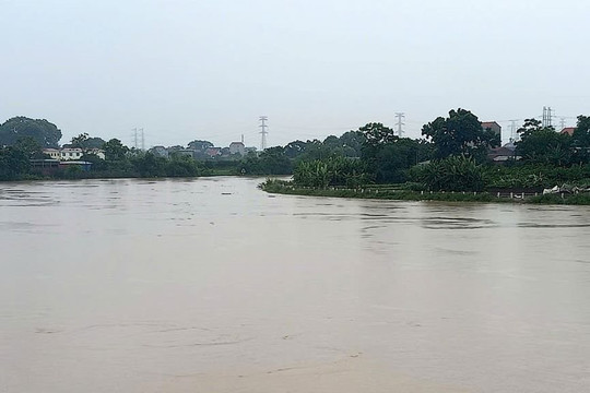 Mưa lũ dồn dập, 35/42 hồ chứa ở Bắc Ninh đã tràn tự do
