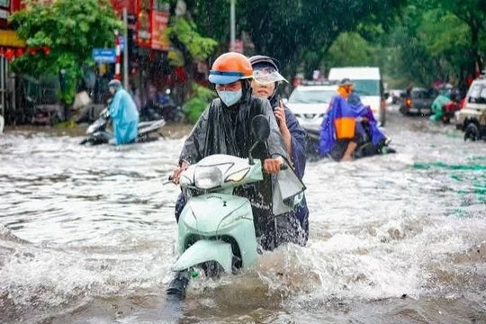 Bộ Xây dựng yêu cầu tăng lực lượng, phương tiện ứng phó mưa lũ sau bão số 4