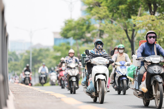 Miền Trung nắng nóng gay gắt, miền Bắc mưa lũ giảm dần từ đêm 24/8