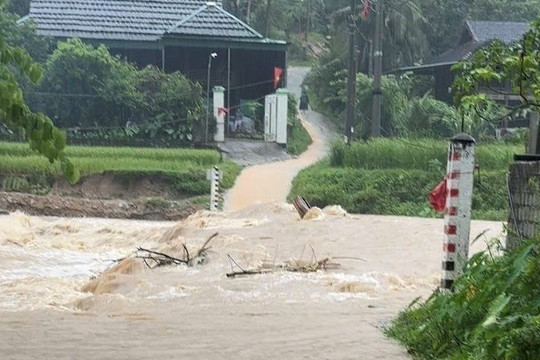 Mưa lớn kéo dài, cảnh báo nguy cơ lũ quét, sạt lở tại nhiều địa phương