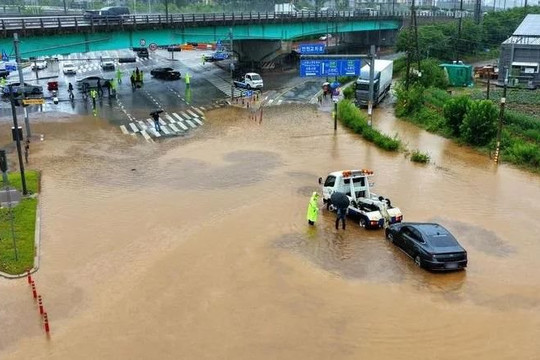 Mưa bão gây ngập lụt, thiệt hại tại nhiều quốc gia