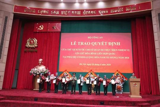 Trao quyết định của Chủ tịch nước cho 9 sĩ quan Công an thực hiện nhiệm vụ gìn giữ hòa bình Liên hợp quốc