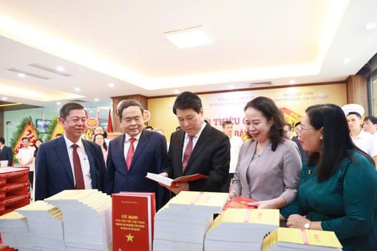 Ra mắt cuốn sách 'Sức mạnh của dân tộc Việt Nam trong sự nghiệp xây dựng và bảo vệ Tổ quốc' của Đại tướng Lương Cường
