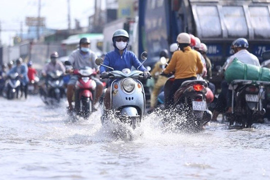 Cảnh báo mưa dông mạnh ở Nam Bộ