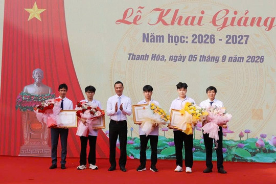 Chủ tịch UBND tỉnh Thanh Hóa dự khai giảng tại trường THPT chuyên Lam Sơn