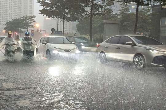 Cảnh báo mưa dông tái diễn, nhiều khu vực Hà Nội nguy cơ ngập cục bộ
