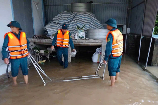 Hơn 3.000 người dân và nhiều tuyến đường ở Nghệ An bị chia cắt do mưa lớn kéo dài