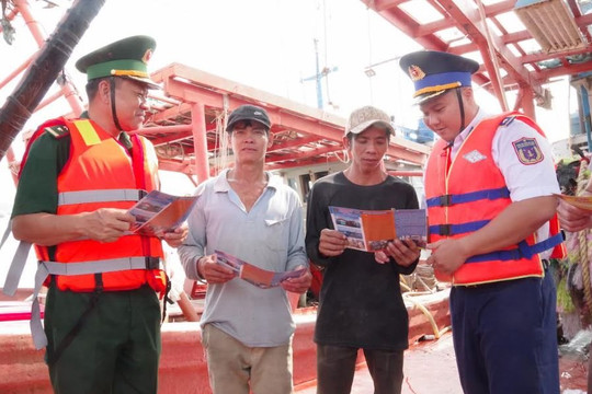Phối hợp tuyên truyền chống khai thác IUU cho ngư dân