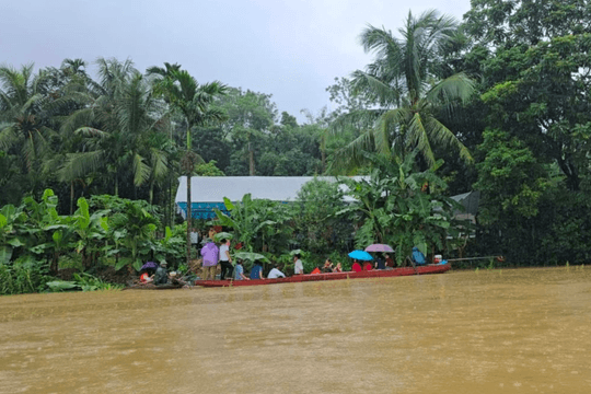 Hàng trăm hộ dân ven sông Bưởi ở Thanh Hóa bị ngập lụt