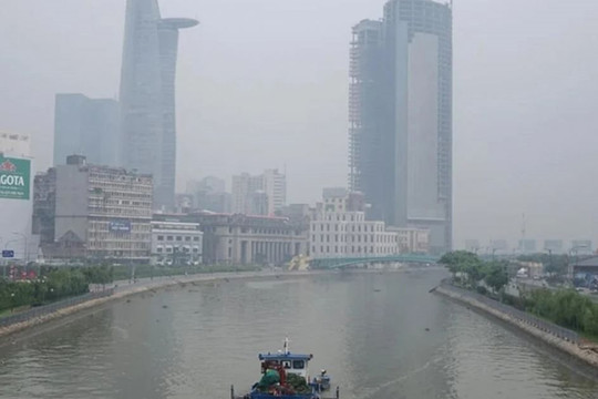 Chất lượng không khí TP Hồ Chí Minh suy giảm giữa những ngày trời mờ đục