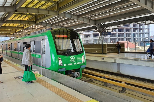 Việt Nam đẩy mạnh giao thông xanh: Từ xe điện đến hạ tầng năng lượng