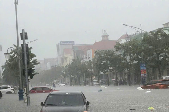 Nghệ An: Vì sao khu vực Vinh xuất hiện mưa lớn kỷ lục