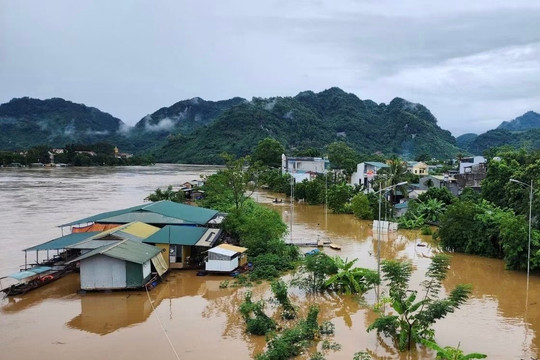 Gần 9.500 nhà vẫn ngập trong mưa lũ, các địa phương khẩn trương ứng phó