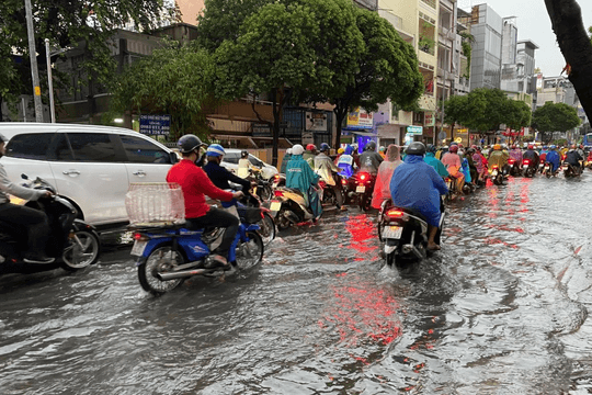 TP.HCM mưa lớn kéo dài đến ngày 24/9, có nơi trên 150 mm
