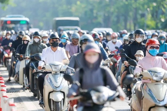 Miền Bắc nắng nóng, miền Trung mưa lớn