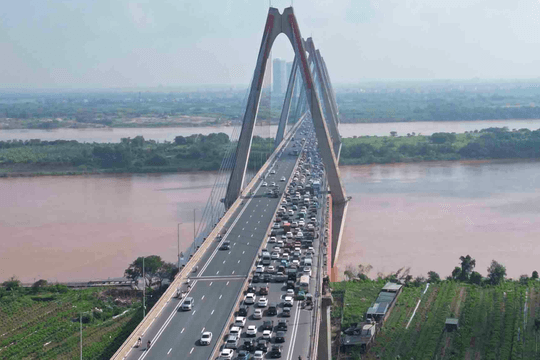 Hà Nội hạ tốc độ làn ô tô trên cầu Nhật Tân xuống 80 km/h