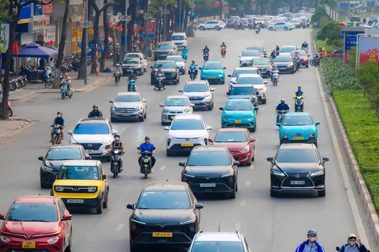 Giao thông xanh tăng tốc: 400 nghìn xe điện, hạ tầng năng lượng đã sẵn sàng?
