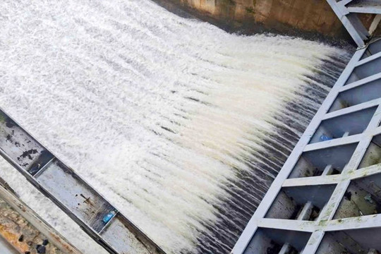 Hà Tĩnh: Ứng phó mưa lớn, 5 hồ thủy lợi chủ động điều tiết chứa