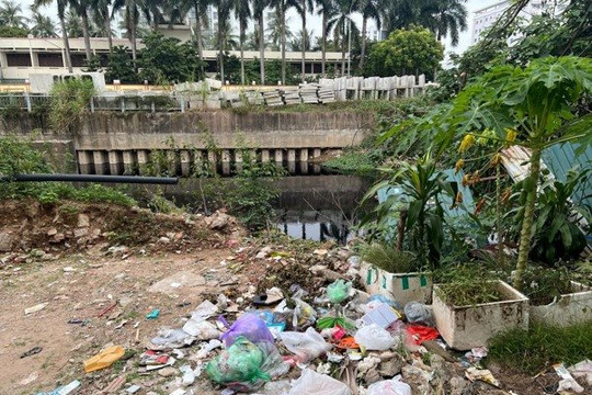Thi công dang dở, dự án kênh La Khê biến thành “điểm nóng” ô nhiễm giữa lòng Hà Đông