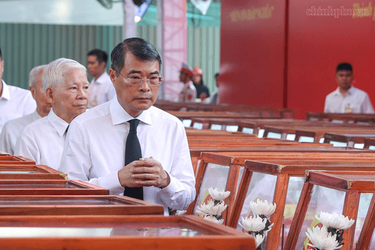 Xúc động lời điếu anh linh các anh hùng liệt sĩ được quy tập tại Công viên Lê Thị Riêng