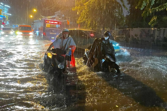 TP.HCM: Chiều 16/10 có mưa lớn cục bộ, nguy cơ ngập úng