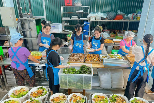 Những người phụ nữ bền bỉ vun đắp điểm tựa cộng đồng