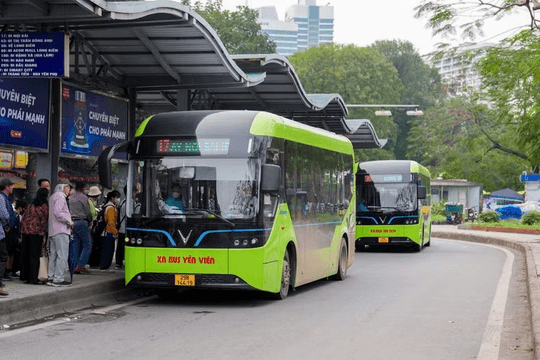 Hà Nội và TP.HCM tăng tốc chuyển đổi giao thông xanh, hướng tới đô thị phát thải thấp