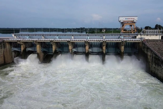 Thủy điện Trị An tăng xả tràn lên 762 m³/s