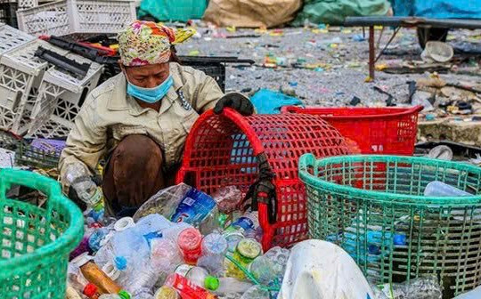 Người thu gom đồng nát, "mắt xích" thầm lặng trong vòng đời chất thải