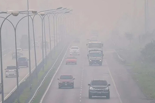 Malaysia mở cửa trở lại hơn 1.000 trường học sau 10 ngày gián đoạn vì khói mù