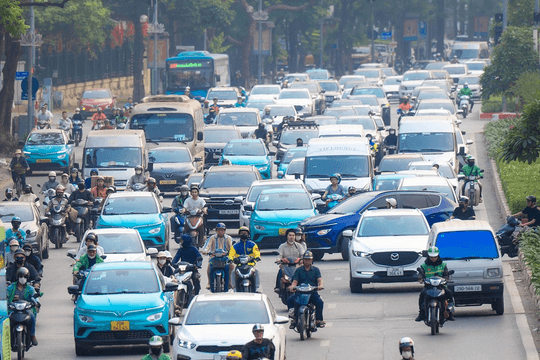 Chuyển đổi xanh trong giao thông: Hà Nội đề xuất hỗ trợ hộ nghèo đổi xe xăng