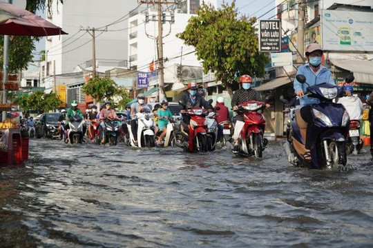 TP.HCM: Triều cường vượt báo động 3, cảnh báo ngập úng sáng và chiều nay