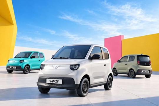 Cầm lái VinFast VF 2, khách hàng thêm tự tin chuyển từ xe máy lên ô tô