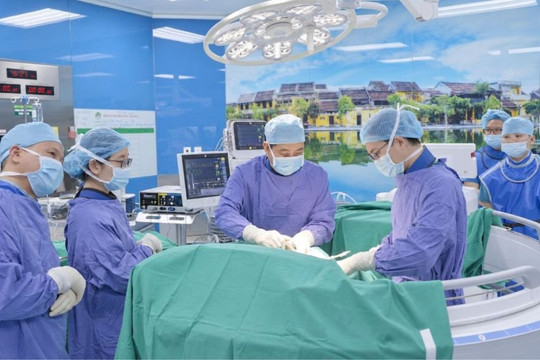 Mổ cột sống cổ đường trước điều trị căn nguyên thoái hóa cột sống cổ đa tầng