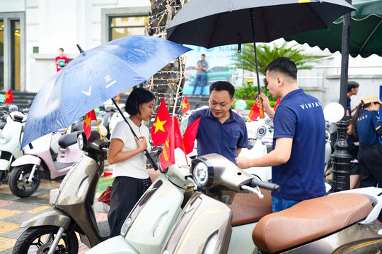VinFast tổ chức chuỗi “Thu xăng đổi điện” tại 34 trung tâm thương mại Vincom, hỗ trợ đến 6 triệu đồng khi lên đời xe máy điện
