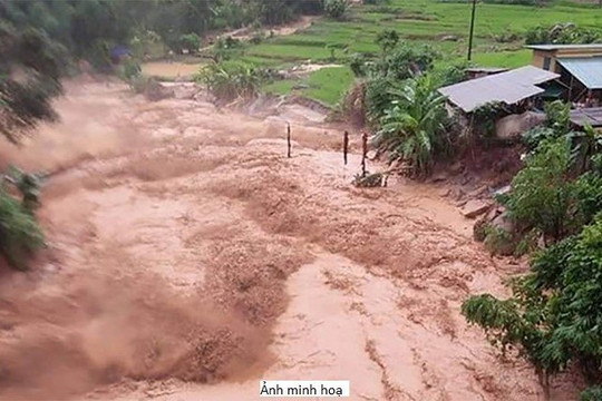 Đắk Lắk và Khánh Hòa cảnh báo nguy cơ lũ quét, sạt lở đất do mưa lớn kéo dài